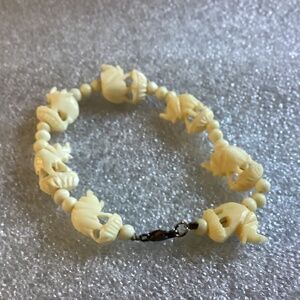 Vintage Wire Strung Carved Elephants & Beads  Bracelet